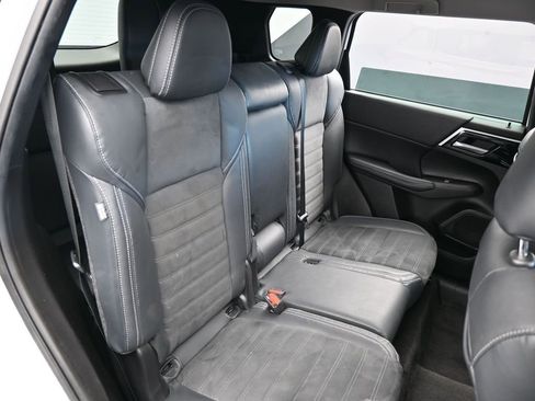 Used 2023 Mitsubishi Outlander SE image 50