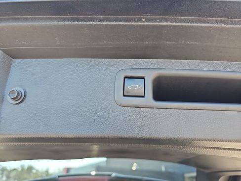 Used 2022 Toyota Highlander XLE image 18