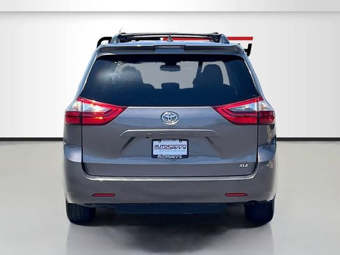 Used 2020 Toyota Sienna XLE FWD image 6