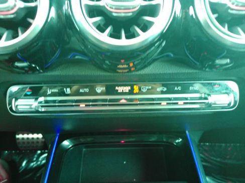 Used 2021 Mercedes-Benz GLB 250 image 44