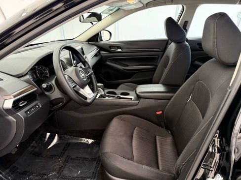 Used 2025 Nissan Altima 2.5 SV image 11