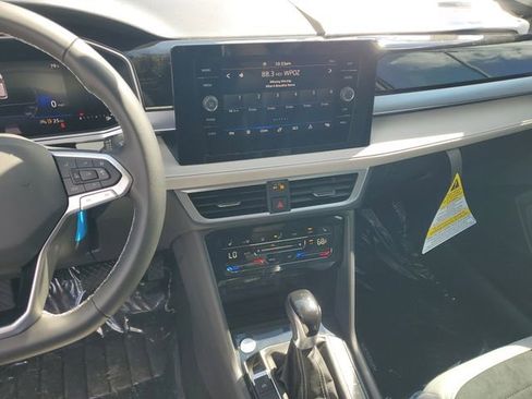 New 2026 Volkswagen Taos SE FWD image 21