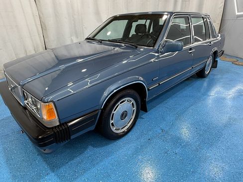 Used 1987 Volvo 760 GLE RWD image 7