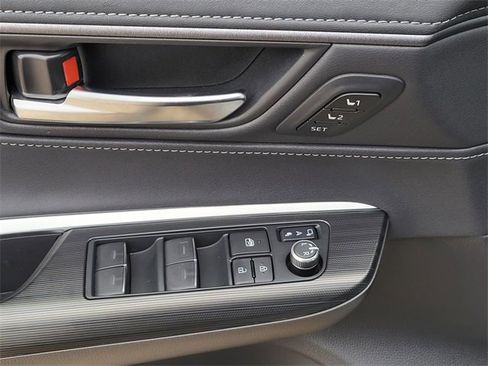 Used 2024 Toyota Venza Nightshade image 18