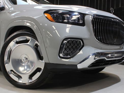 Used 2025 Mercedes-Benz Maybach GLS 600 4MATIC image 10