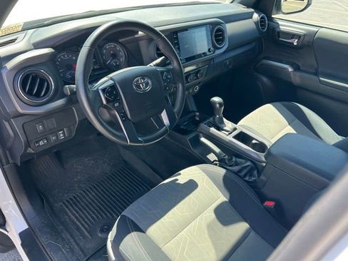 Used 2021 Toyota Tacoma TRD Off-Road w/ Technology Package AWD/4WD image 15