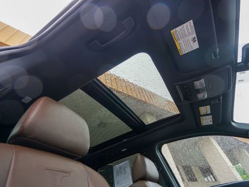 Used 2021 Nissan Titan Platinum Reserve w/ Moonroof Package image 36