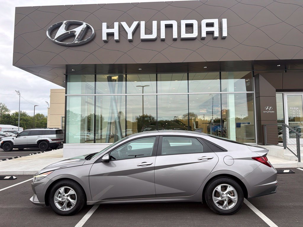 Used 2023 Hyundai Elantra SE FWD image 1