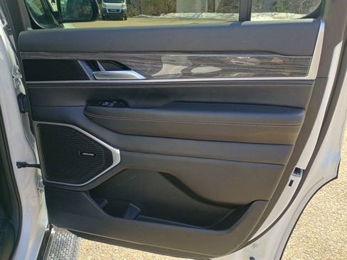 Used 2022 Jeep Wagoneer Series II AWD/4WD image 15