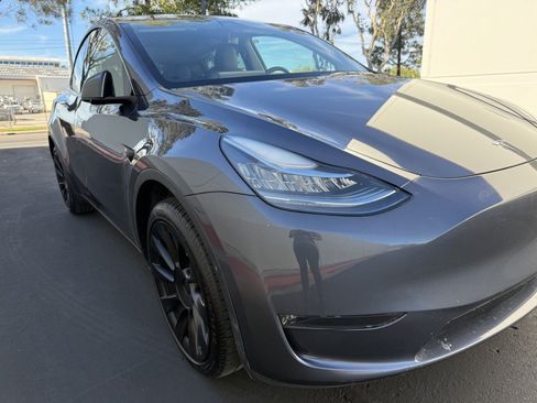 Used 2023 Tesla Model Y AWD image 7