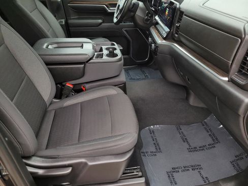Used 2024 Chevrolet Silverado 1500 LT AWD/4WD image 10