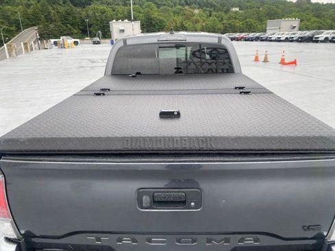 Used 2021 Toyota Tacoma TRD Off-Road AWD/4WD image 8
