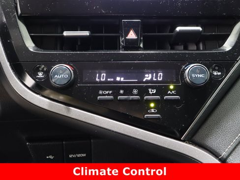 Used 2023 Toyota Camry SE image 19