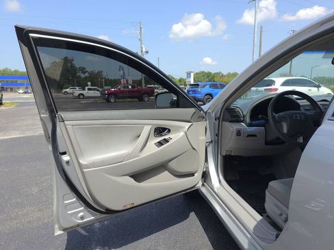 Used 2007 Toyota Camry LE FWD image 9