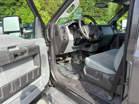 Used 2016 Ford F250 XL w/ Power Equipment Group AWD/4WD image 12