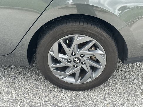 Used 2024 Hyundai Elantra SEL FWD image 19