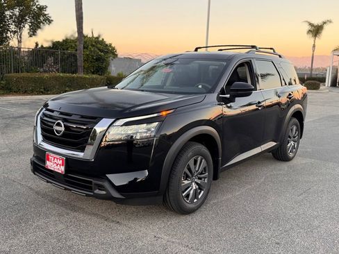 New 2025 Nissan Pathfinder SV image 4