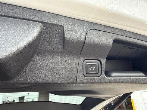 Used 2022 GMC Acadia SLE w/ Driver Convenience Package AWD/4WD image 10