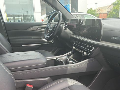 Used 2025 Chevrolet Traverse LT AWD/4WD image 21