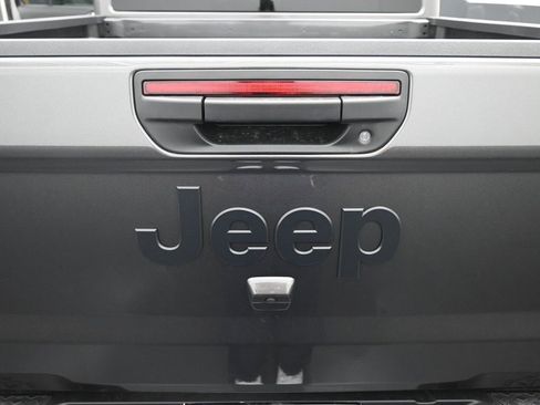 New 2025 Jeep Gladiator Sport image 24