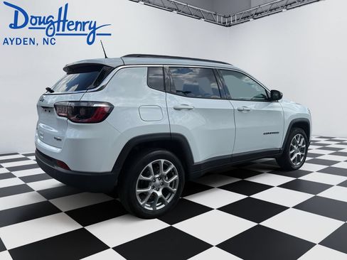 Used 2022 Jeep Compass Latitude AWD/4WD image 5