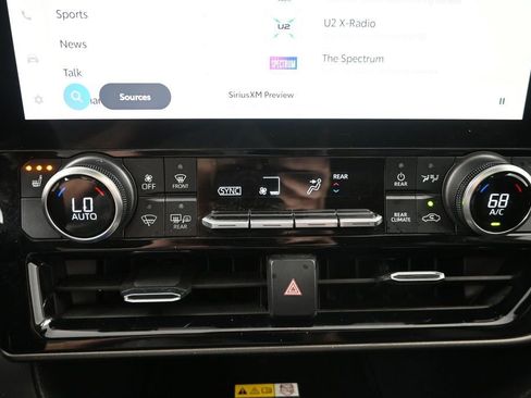 Used 2023 Toyota Highlander XLE AWD/4WD image 20