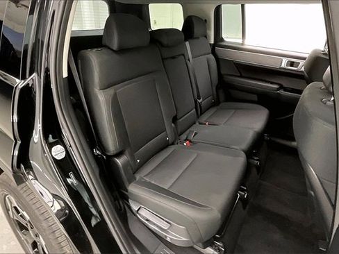 Certified 2025 Hyundai Santa Fe SE image 18