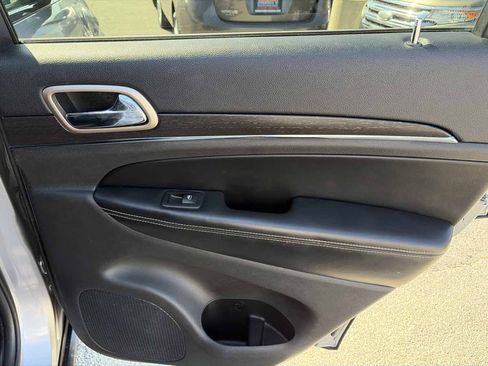 Used 2017 Jeep Grand Cherokee Limited w/ Luxury Group II RWD image 25