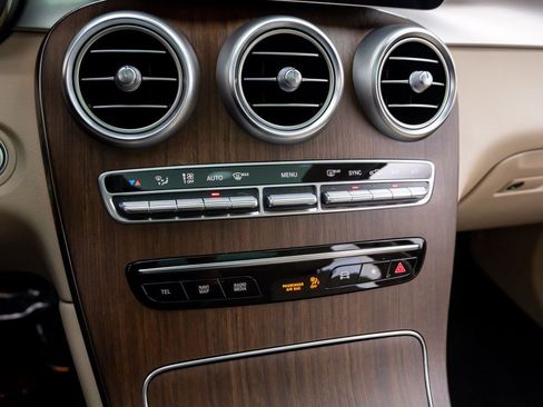 Used 2022 Mercedes-Benz GLC 300 4MATIC image 25