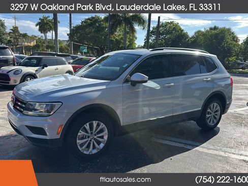 Used 2018 Volkswagen Tiguan SE w/ Panoramic Sunroof Package FWD image 6