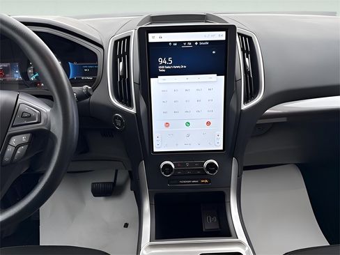 Used 2024 Ford Edge SEL image 16