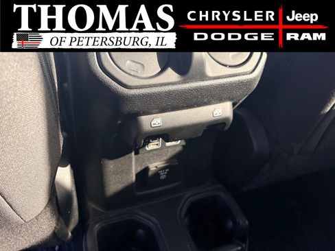 Used 2018 Jeep Wrangler Unlimited Sahara w/ Cold Weather Group AWD/4WD image 13