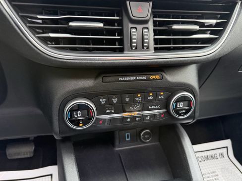 Used 2020 Ford Escape Titanium AWD/4WD image 27
