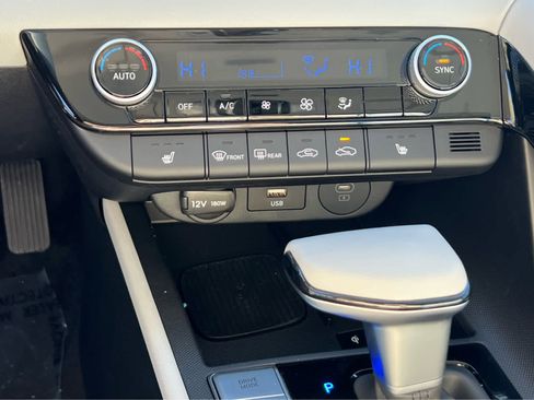 Certified 2026 Hyundai Elantra Limited FWD image 35