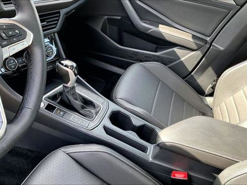 Certified 2023 Volkswagen Jetta SE FWD image 22