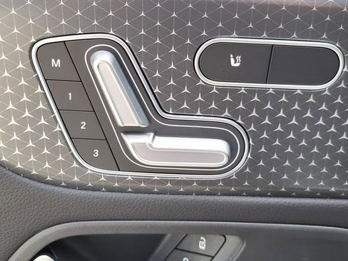 Certified 2025 Mercedes-Benz GLB 250 4MATIC image 16