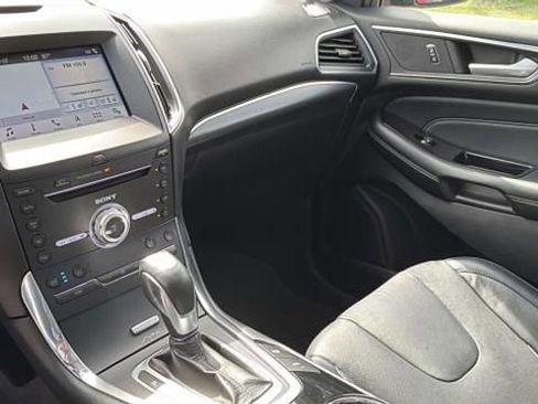 Used 2017 Ford Edge Titanium w/ Equipment Group 302A AWD/4WD image 17