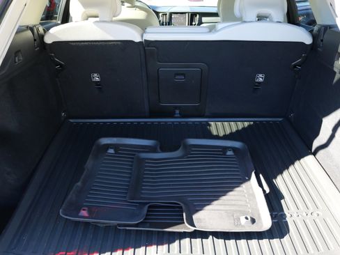 Used 2023 Volvo XC60 B5 Core w/ Protection Package Premier image 22