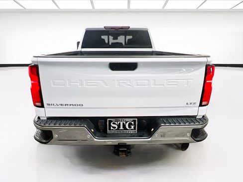 Used 2024 Chevrolet Silverado 3500 LTZ AWD/4WD image 5
