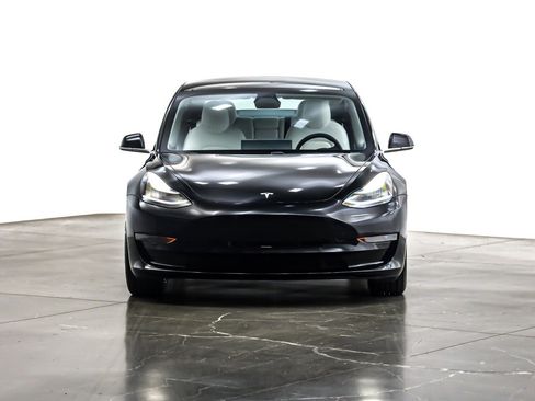 Used 2020 Tesla Model 3 Standard Range Plus image 2