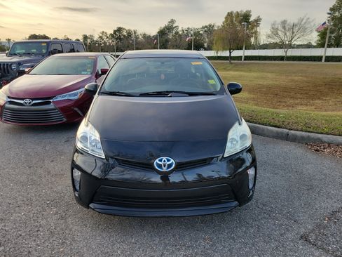 Used 2014 Toyota Prius Three image 2