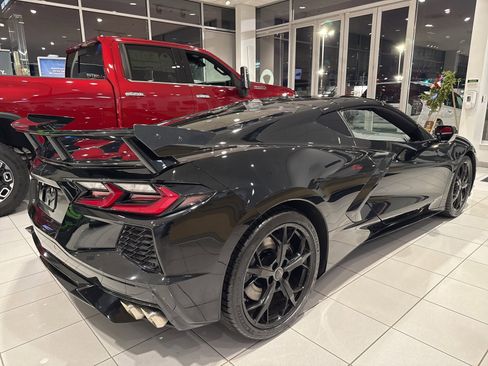 Used 2022 Chevrolet Corvette Stingray Coupe w/ Z51 Performance Package image 5