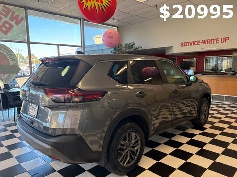 Used 2023 Nissan Rogue S image 4