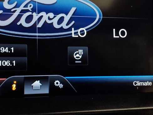 Used 2015 Ford F150 Lariat w/ Equipment Group 502A Luxury AWD/4WD image 16