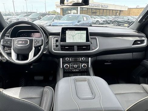 Used 2023 GMC Yukon XL SLT AWD/4WD image 21