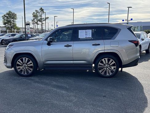 Used 2024 Lexus LX 600 4WD w/ Luxury Package image 6