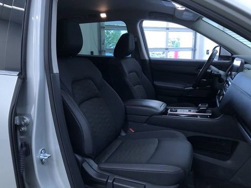 Used 2025 Nissan Pathfinder SV AWD/4WD image 22