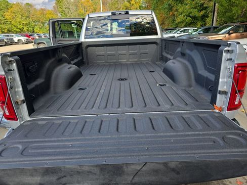 New 2026 RAM 2500 Laramie AWD/4WD image 13