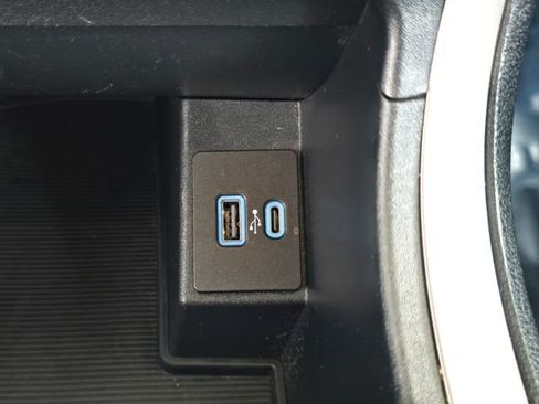 Used 2024 Ford Edge SEL image 17