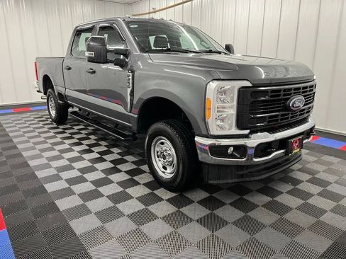 Used 2023 Ford F250 XL w/ FX4 Off-Road Package image 2